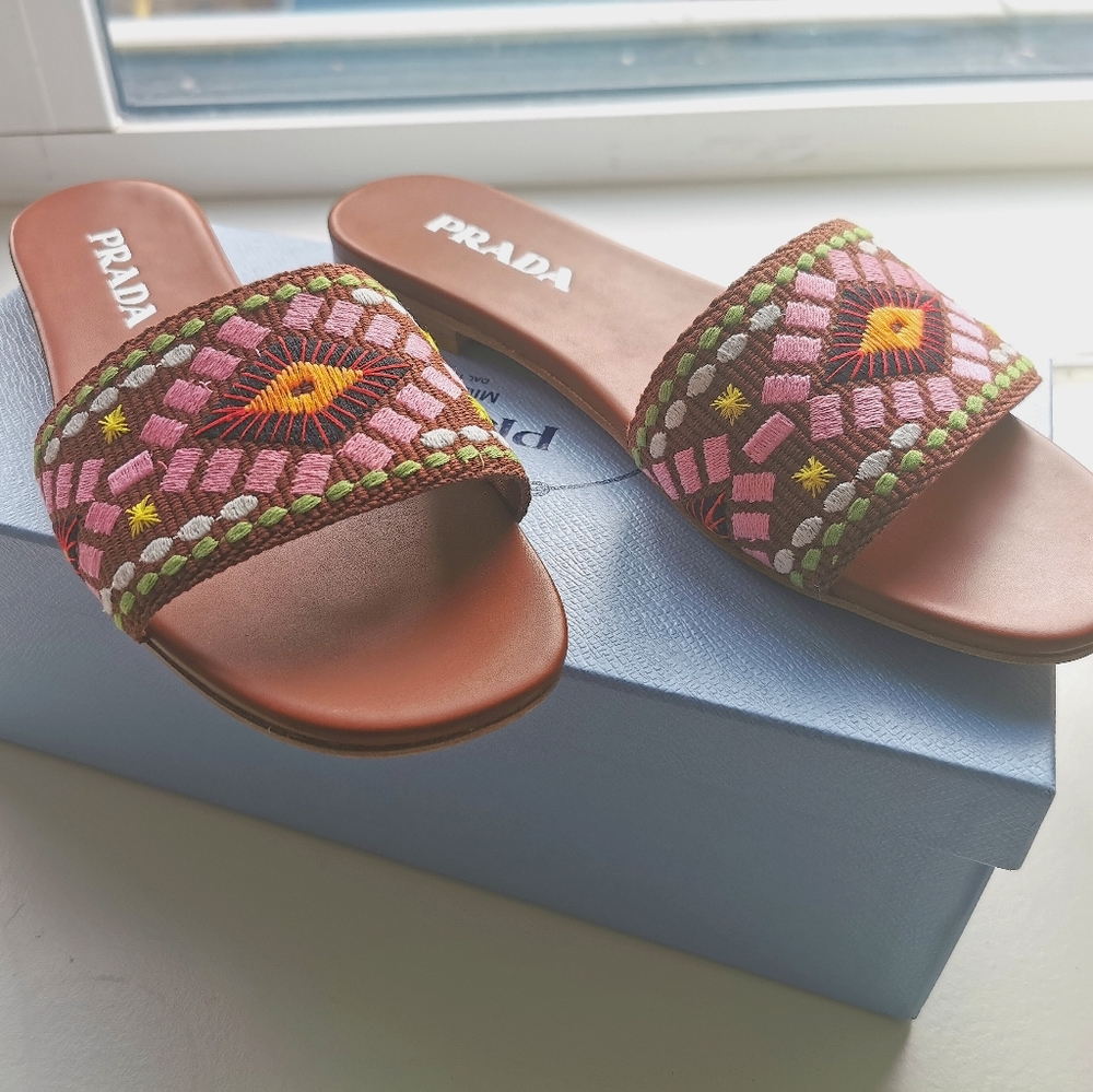 PRADA BEACH SANDAL 37.5, US 7